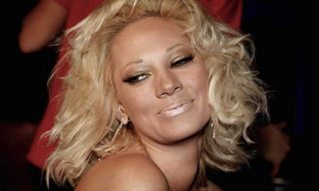 Τζούλια Αλεξανδράτου: Με φουσκωμένη κοιλιά λίγο πριν γεννήσει (Vid)