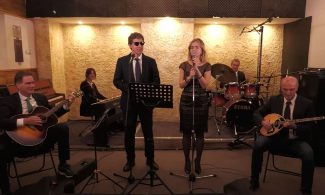 Λοβέρδος και Παπανδρέου έφτιαξαν μπάντα και λένε τα κάλαντα