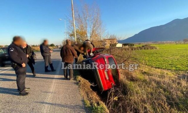 Λαμία: Τροχαίο ατύχημα με αυτοκίνητο που ανετράπη κοντά στο Λιανοκλάδι
