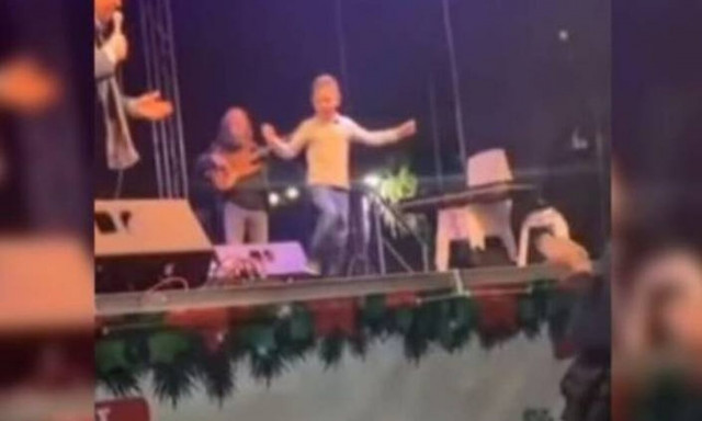 Κρητικόπουλο έφυγε από τα χέρια των γονιών για να χορέψει ζεϊμπέκικο