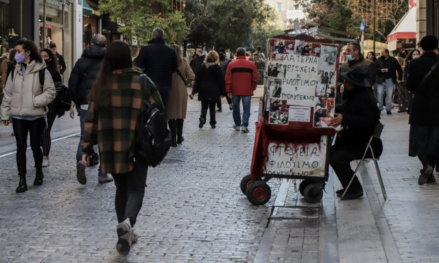 Εκπτώσεις: Αρχίζουν 9 Ιανουρίου - Η Κυριακή με ανοιχτά μαγαζιά