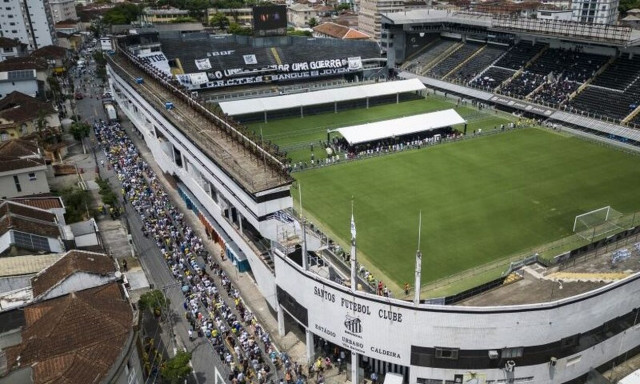 Πελέ: Η Βραζιλία αποχαιρετά τον «βασιλιά» της – Live το λαϊκό προσκύνημα