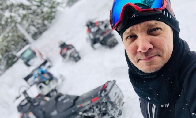 Τζέρεμι Ρένερ: Πώς έγινε το ατύχημα στα χιόνια - Τα βίντεο που ανέβαζε