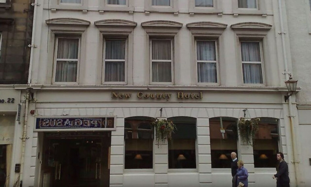 Τρεις νεκροί από φωτιά σε ξενοδοχείο στη Σκωτία