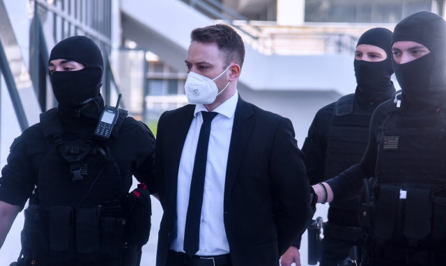 Γλυκά Νερά: «Βόμβες» από τον πατέρα της Καρολάιν