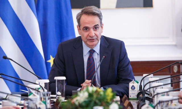 PM Mitsotakis visits facility for examining child victims of crime
