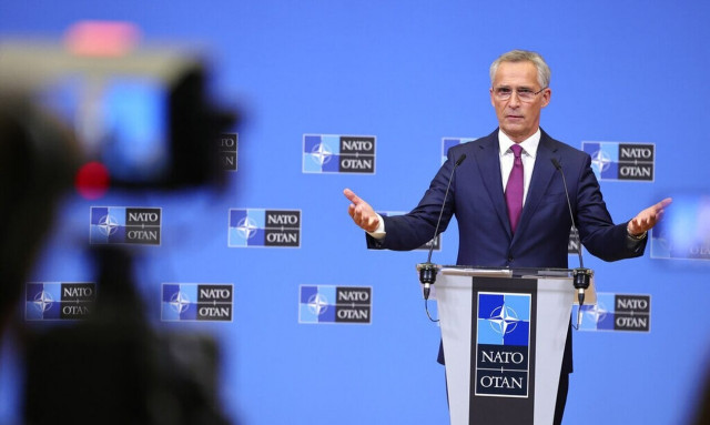 O γγ του ΝΑΤΟ, Γενς Στόλτενμπεργκ