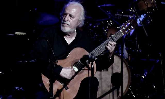 Νότης Μαυρουδής: Η ιατροδικαστική, το χτύπημα στο κεφάλι και η κηδεία