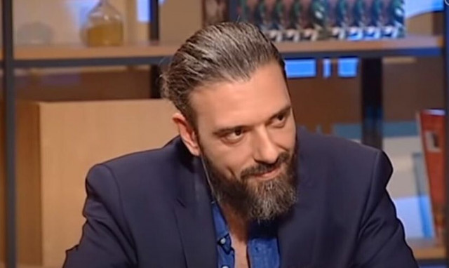 Ο Σωτήρης Τσαφούλιας επιστρέφει θεατρικά με τον «Επισκέπτη»