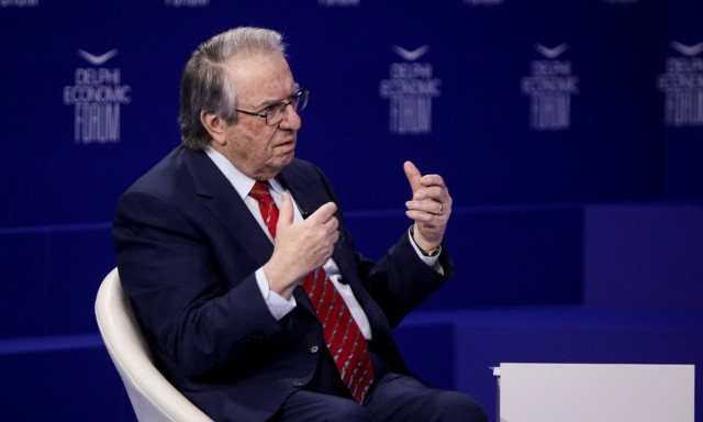 Θεοφάνεια ή Θεοφάνια; - Ο Γιώργος Μπαμπινιώτης απαντά