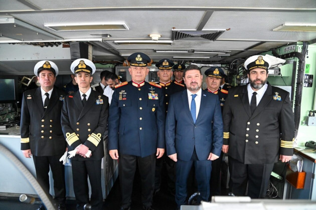 Στον ναύσταθμό της Σούδας Χαρδαλιάς-Φλώρος για τα Θεοφάνεια