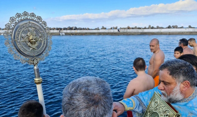 Ρέθυμνο: Περιστέρι πήγε κι έκατσε πάνω σε δημοτικό σύμβουλο