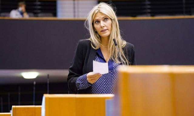 Ex Europarliament vice-president Kaili sees her daughter after a month