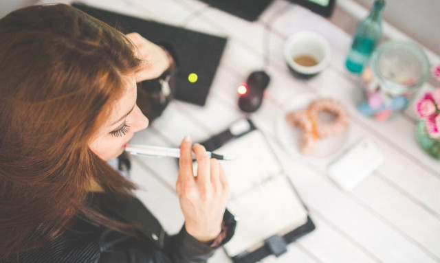 Κατώτατος μισθός: Ποια τα σενάρια για την αύξησή του τον Απρίλιο