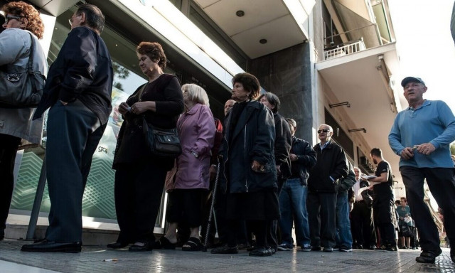 Συντάξεις: Στο τραπέζι η επιστροφή των αναδρομικών σε όλους