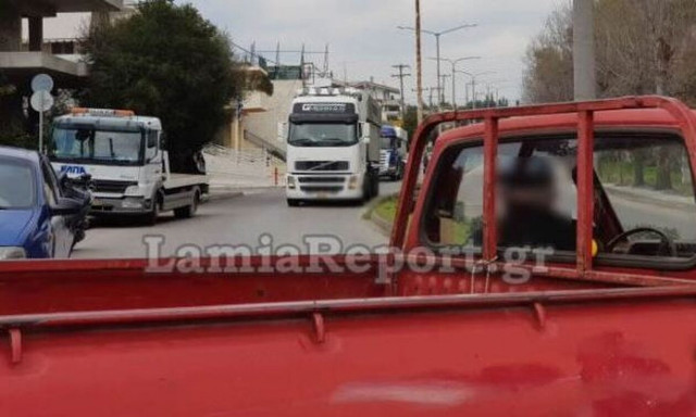 Τροχαίο με κλεμμένο αγροτικό στο κέντρο της Λαμίας