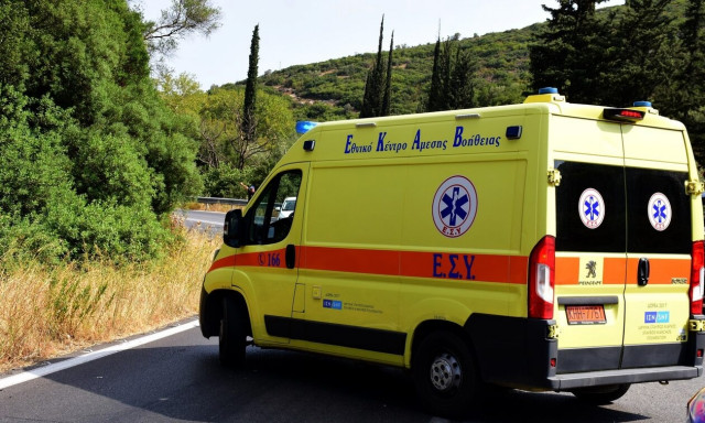 Ξυλόκαστρο: ΙΧ έπεσε πάνω σε απορριμματοφόρο και σκότωσε υπάλληλο