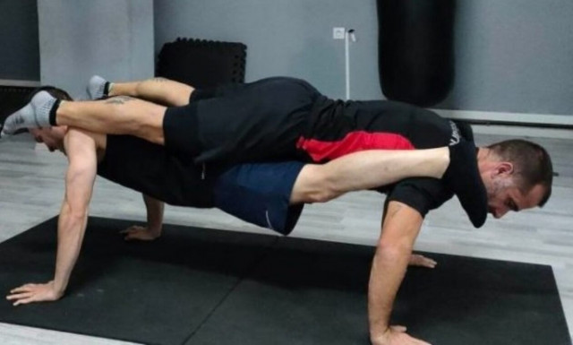 Κρήτη - Ρεκόρ Γκίνες από αθλητές: Έκαναν 43 δίδυμες κάμψεις στο λεπτό