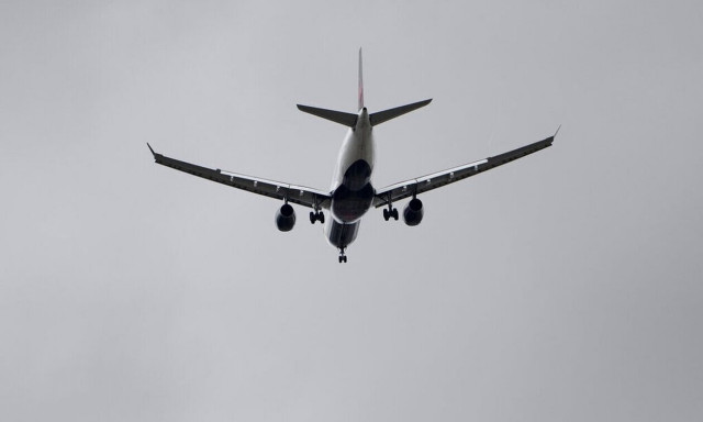 Τρόμος: Άνοιξε η πόρτα αεροπλάνου την ώρα που βρισκόταν στον αέρα