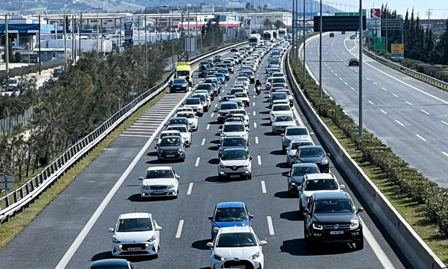 Τροχαίο στην Αττική Οδό: Κλειστή η δεξιά λωρίδα