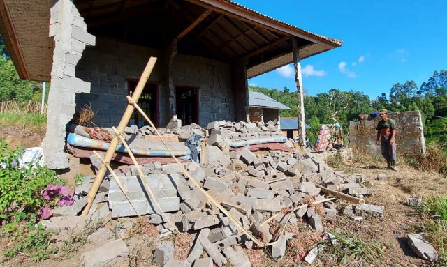 Σεισμός 7,6 Ρίχτερ στην Ινδονησία - Λήξη συναγερμού για τσουνάμι