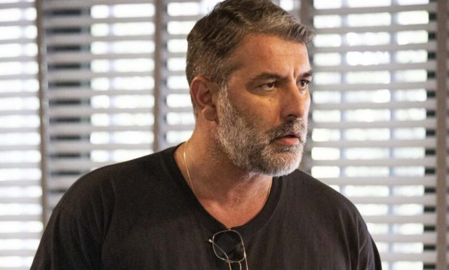 Βασίλης Μπισμπίκης: Αγνώριστος ως φαντάρος σε φωτογραφία από το στρατό