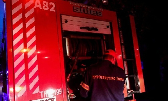 Χαλκιδική: Φωτιά σε διώροφο οίκημα - Μεγάλη επιχείρηση κατάσβεσης