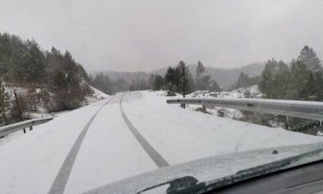 First snow falls on northern Greece's ski resorts