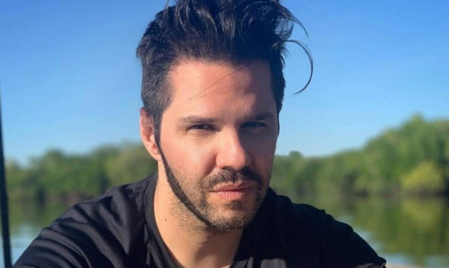 Γιώργος Τσαλίκης: Πέφτει ο πολυέλαιος ενώ τραγουδά