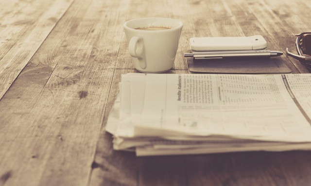 Σεισμοί και κηδεία του τέως βασιλιά Κωνσταντίνου στα πρωτοσέλιδα των εφημερίδων