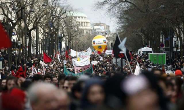 Γαλλία: Πολυήμερη απεργία από το μεγαλύτερο συνδικάτο στα διυλιστήρια