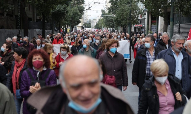 Έρχεται ρύθμιση για απονομή σύνταξης με χρέη προς τον ΕΦΚΑ - Τι θα περιλαμβάνει