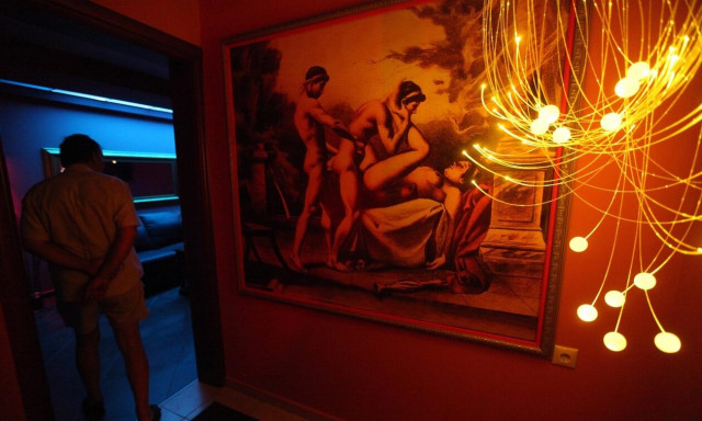 ΕΛΑΣ: Συνελήφθησαν πέντε γυναίκες σε οίκους ανοχής που λειτουργούσαν παράνομα