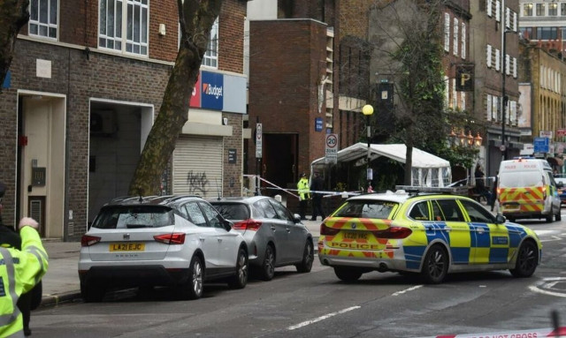 Λονδίνο: Μάχη για τη ζωή της δίνει η 7χρονη μετά τους πυροβολισμούς σε κηδεία