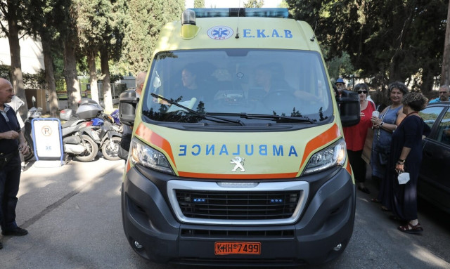 Τροχαίο στην Κηφισίας: Σε κρίσιμη κατάσταση οδηγός μηχανής