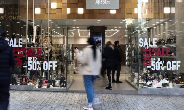 Εκπτώσεις: Ανοιχτά τα καταστήματα την Κυριακή - Πώς θα λειτουργήσουν