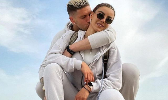 Πασίγνωστη Ελληνίδα τραγουδίστρια χώρισε με διεθνή ποδοσφαιριστή