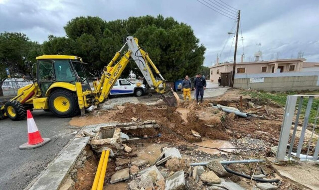 Κακοκαιρία στην Κύπρο: Σπίτια και δρόμοι πλημμύρισαν (vid)