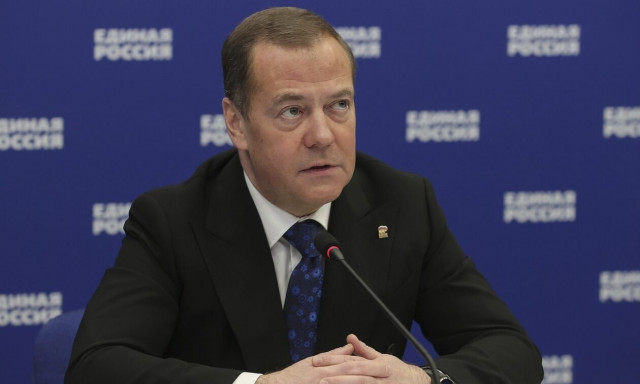 Μεντβέντεφ: «Ο Ιάπωνας πρωθυπουργός πρέπει να κάνει χαρακίρι»