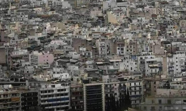 Καθυστερήσεις στις μεταβιβάσεις λόγω του χάους στις πολεοδομίες