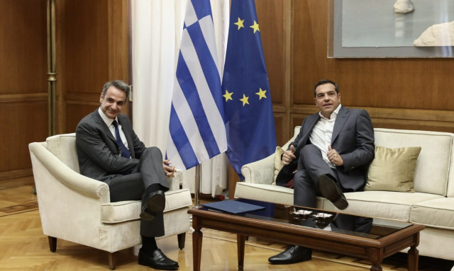 Άγρια κόντρα κυβέρνησης με ΣΥΡΙΖΑ: Ράβε ξήλωνε με Παππά και Φλώρο