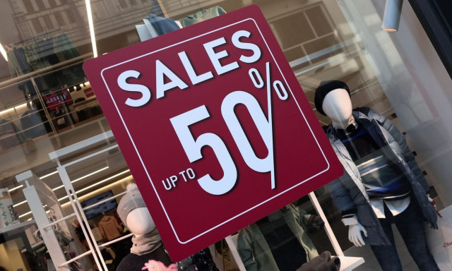 Χειμερινές εκπτώσεις: Τι ώρα κλείνουν σήμερα τα καταστήματα