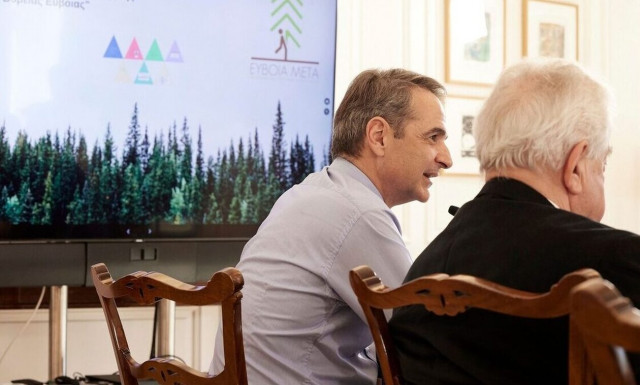 PM Mitsotakis chairs meeting on reconstruction of northern Evia