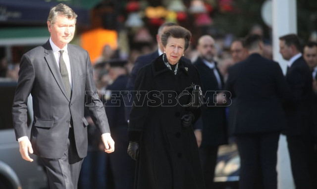Κηδεία τέως βασιλιά Κωνσταντίνου: Στη Μητρόπολη και η πριγκίπισσα Άννα