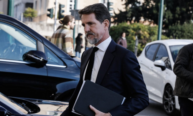 Τέως βασιλιάς Κωνσταντίνος: Σκέφτεται να μετακομίσει στην Ελλάδα ο γιος του, Παύλος