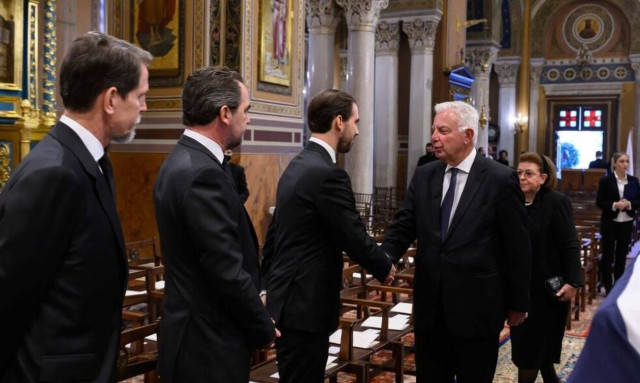 Κηδεία τέως βασιλιά: Όλα τα πολιτικά πρόσωπα που βρέθηκαν στη Μητρόπολη - «Έκπληξη» ο Στεφανής
