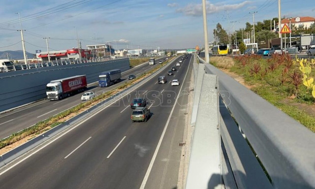 Κηδεία τέως βασιλιά Κωνσταντίνου: Η αυτοκινητοπομπή στην εθνική οδό