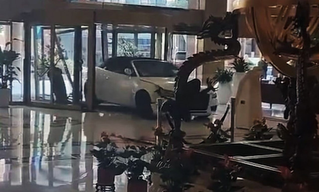 Δείτε ένα Audi A5 να «μπουκάρει» σε ξενοδοχείο