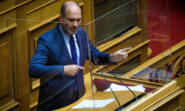 Μαρκόπουλος: Επίθεση με αεροβόλο όπλο στο γραφείο του - Το περιστατικό ερευνά η αντιτρομοκρατική