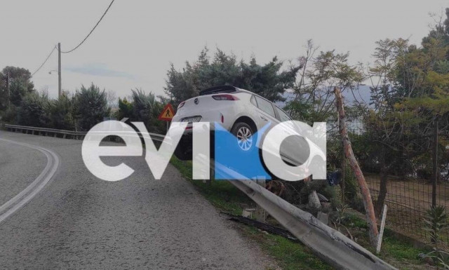 Άγιο είχε οδηγός στην Εύβοια: ΙΧ καρφώθηκε πάνω στις προστατευτικές μπάρες